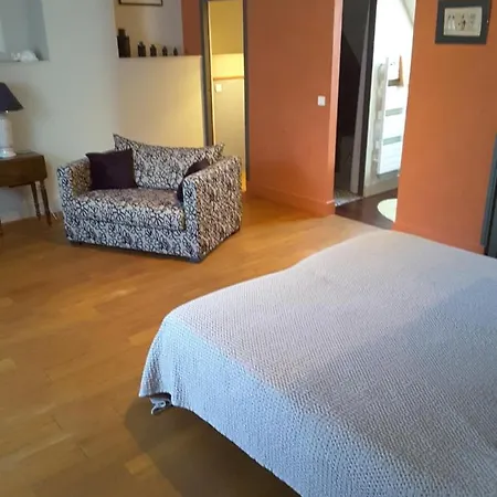 La Maison Du Moulin A Vent Bed & Breakfast *